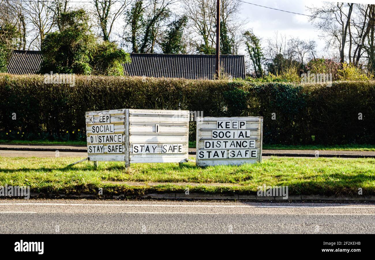 'Keep social distance', 'stay safe', roadside signs in Tiddlington, Oxfordshire, UK. Coronavirus pandemic. Stock Photo