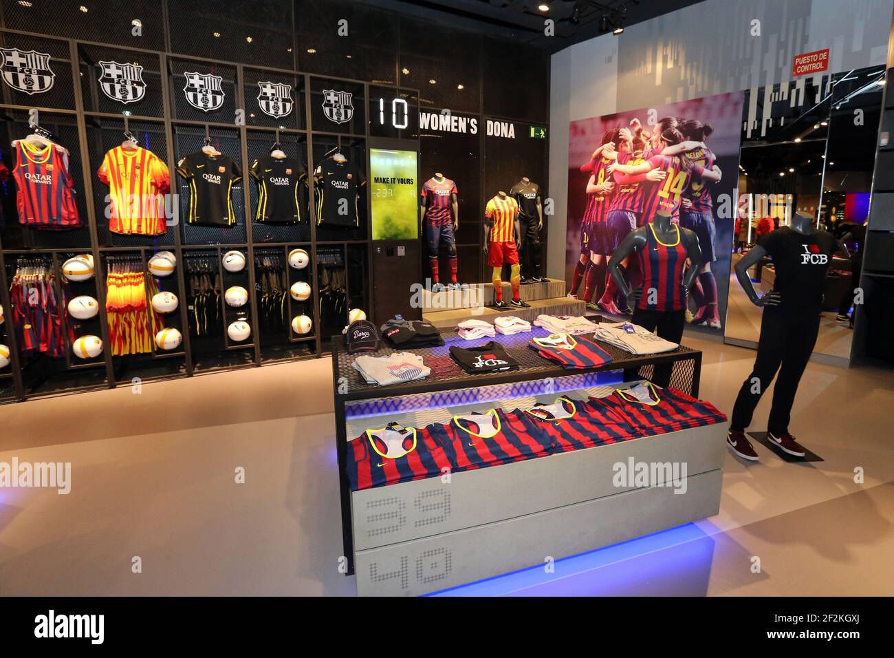 The Camp Nou FCBotiga Megastore before the Spanish Cup 2013/2014 Copa del  Rey between FC Barcelona and Getafe on January 8, 2014 in Barcelona, Spain.  Photo Manuel Blondeau / AOP PRESS / DPPI Stock Photo - Alamy
