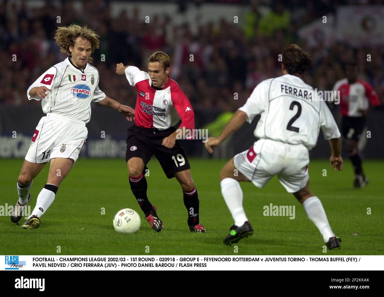 FOOTBALL - CHAMPIONS LEAGUE 2002/03 - 1ST ROUND - 020918 - GROUP E - FEYENOORD ROTTERDAM v JUVENTUS TORINO - THOMAS BUFFEL (FEY) / PAVEL NEDVED / CRIO FERRARA (JUV) - PHOTO DANIEL BARDOU / FLASH PRESS Stock Photo