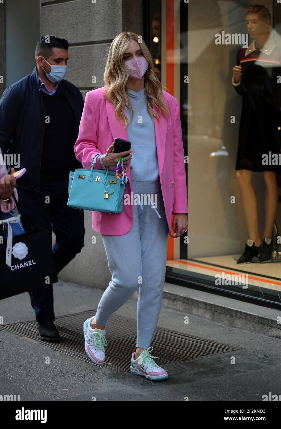 Milan, Chiara Ferragni shopping in the center a few days after giving birth Chiara  Ferragni walking through the streets of the center a few days after giving  birth. Here she is at