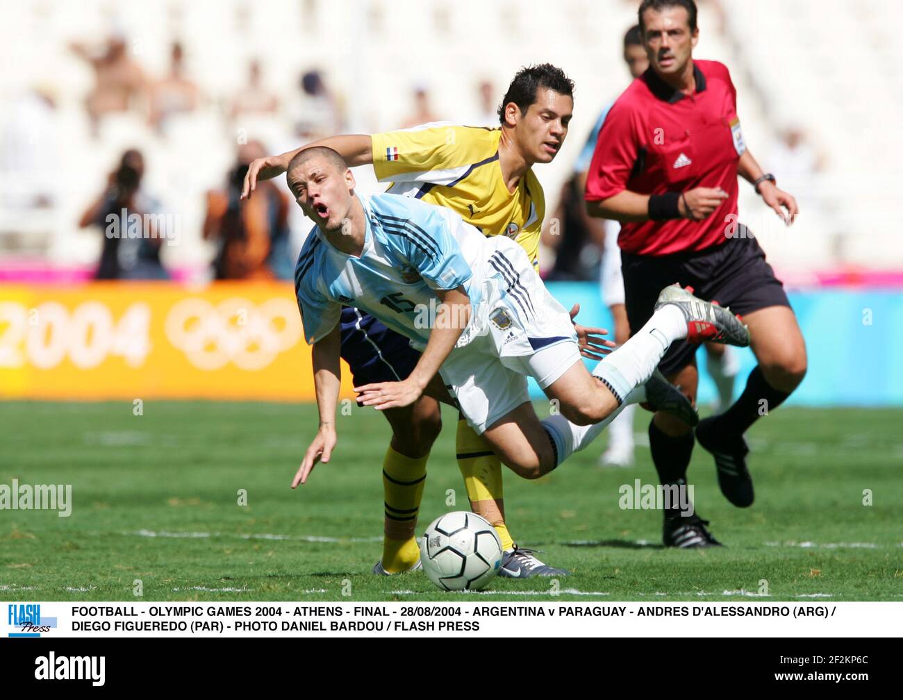FOOTBALL - OLYMPIC GAMES 2004 - ATHENS - FINAL - 28/08/2004 - ARGENTINA v PARAGUAY - ANDRES D'ALESSANDRO (ARG) / DIEGO FIGUEREDO (PAR) - PHOTO DANIEL BARDOU / FLASH PRESS Stock Photo