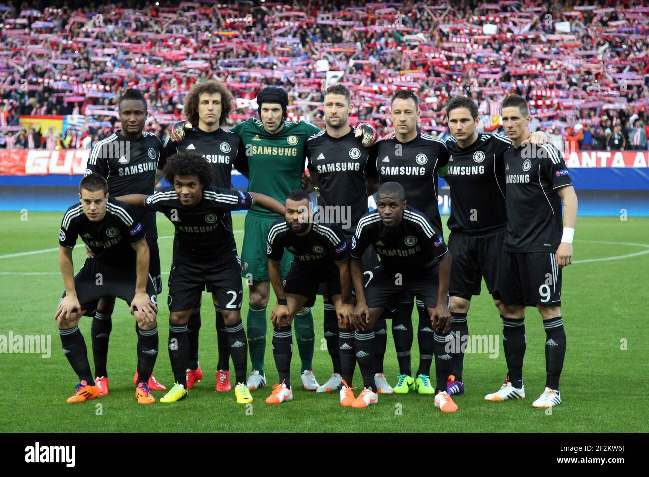 Players of Chelsea FC pose for a team picture prior to the UEFA Champions  League 2013/2014 football match semi final, first leg between Atletico  Madrid and Chelsea on April 22, 2014 at