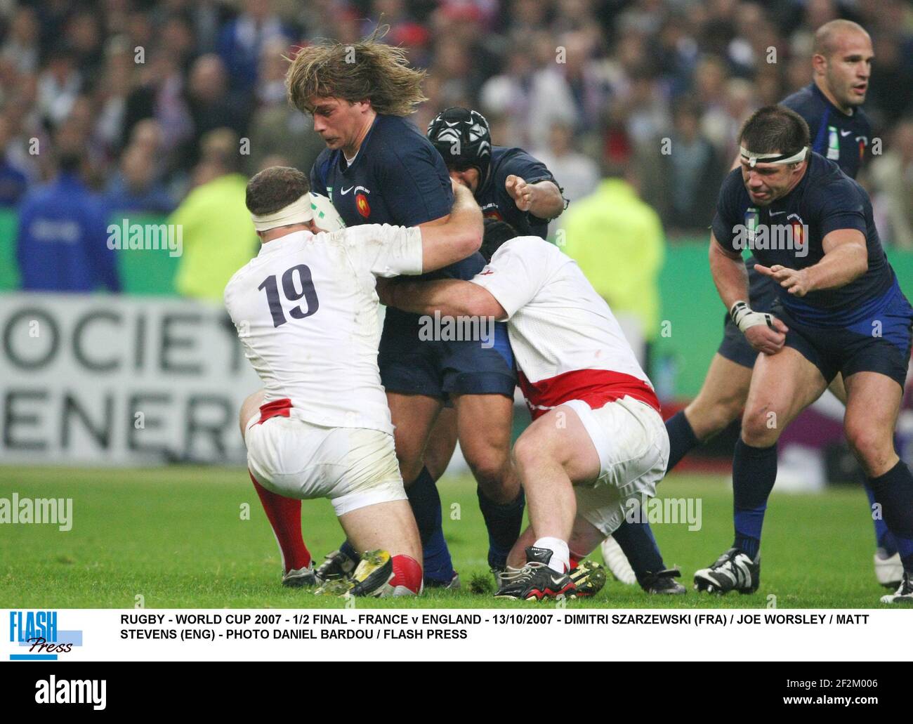 RUGBY - WORLD CUP 2007 - 1/2 FINAL - FRANCE v ENGLAND - 13/10/2007 - DIMITRI SZARZEWSKI (FRA) / JOE WORSLEY / MATT STEVENS (ENG) - PHOTO DANIEL BARDOU / FLASH PRESS Stock Photo