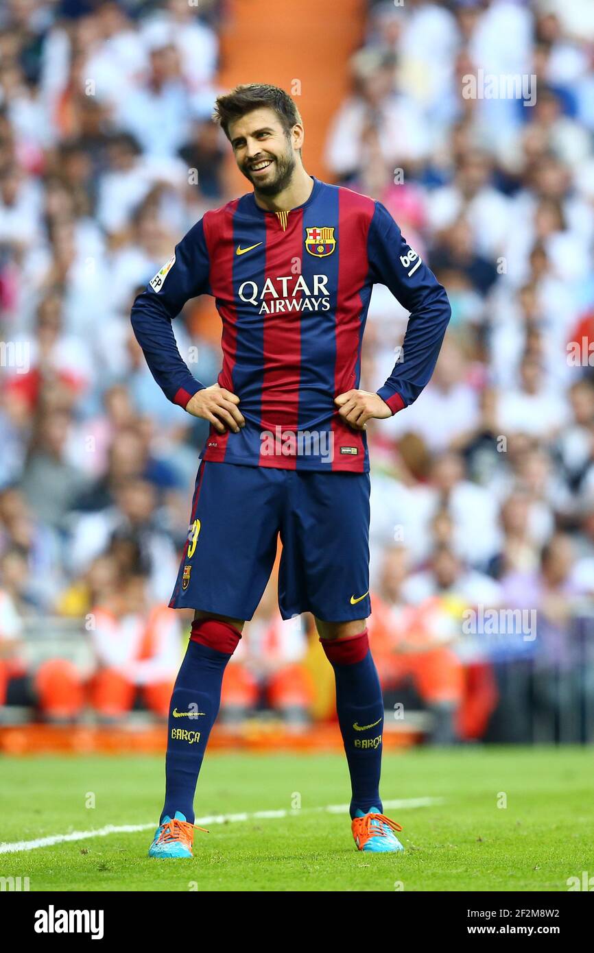 Gerard Pique of FC Barcelona Looks dejected during the Spanish Championship  Liga football match between Real Madrid CF and FC Barcelona, at Santiago  Bernabeu Stadium in Madrid, Spain, on October 25, 2014., image size:866x1390