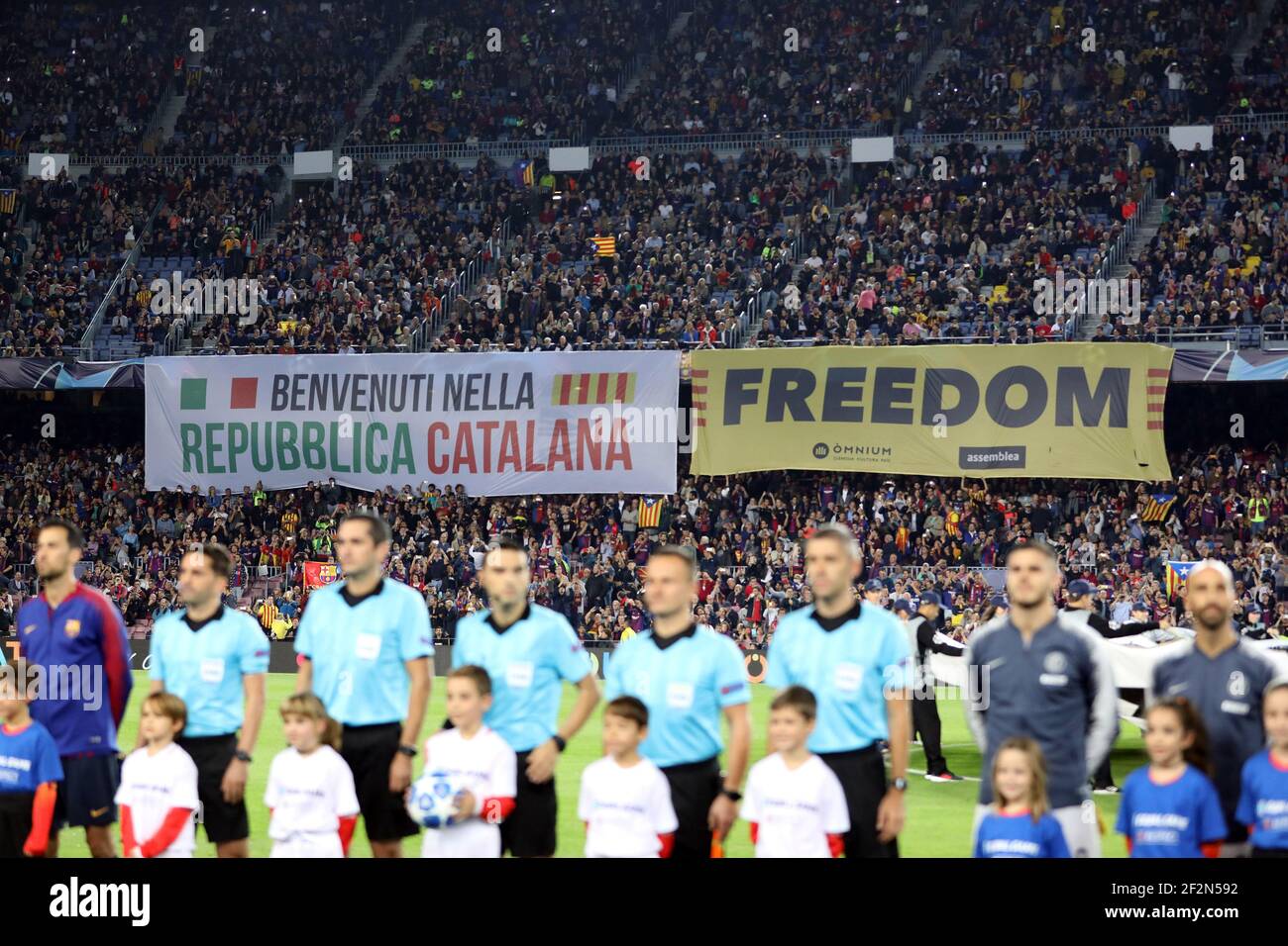 Pro-Independence supporters of FC Barcelona display giants banners that say « welcome in the Catalan Republic » and Freedom (for political prisoners) while the teams line up prior to the UEFA Champions League, Group B football match between FC Barcelona and FC Internazionale on October 24, 2018 at Camp Nou stadium in Barcelona, Spain - Photo Manuel Blondeau / AOP Press / DPPI Stock Photo