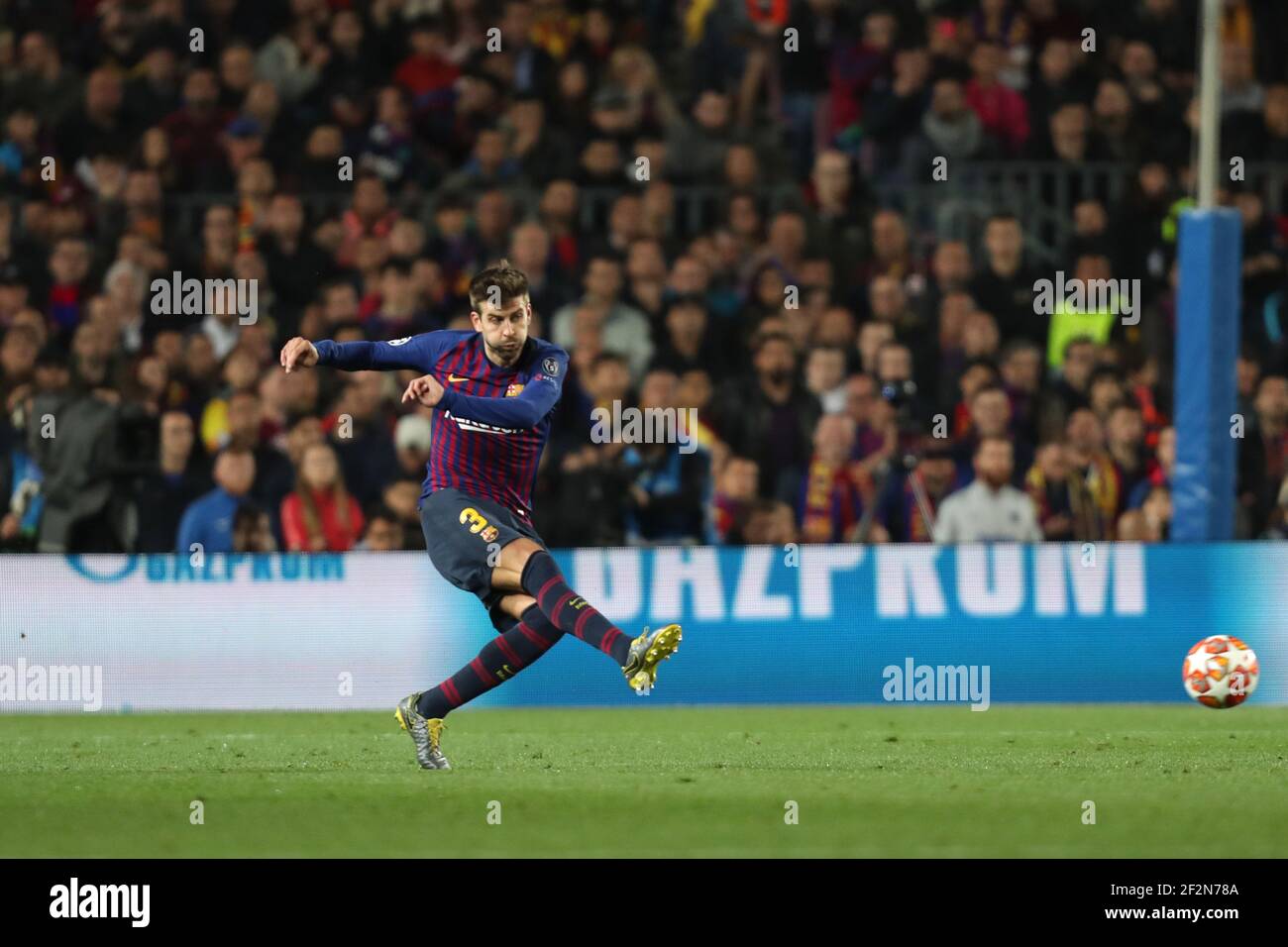 Gerard pique manchester united hi-res stock photography and images - Alamy