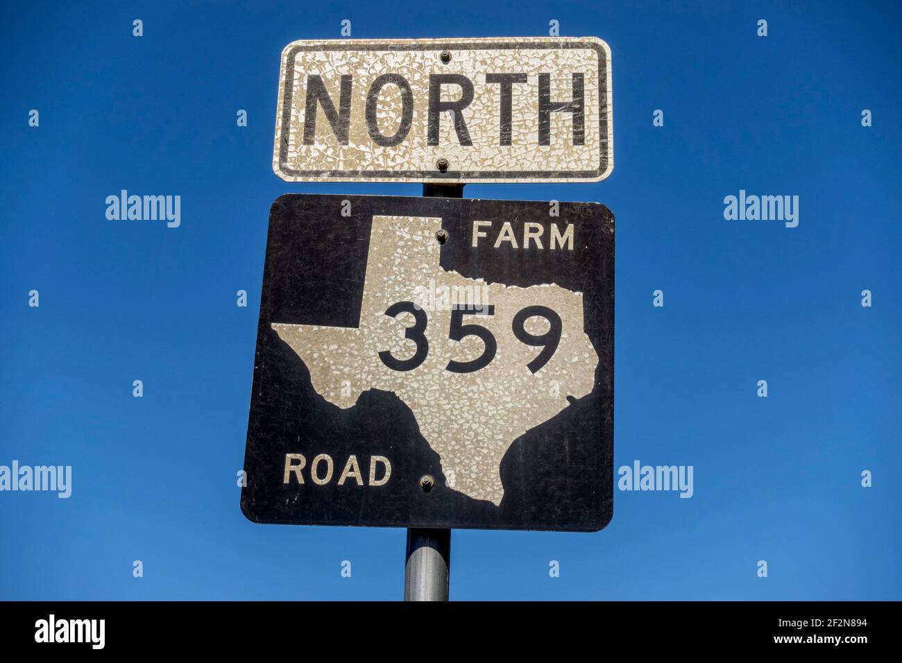 Farm road sign on a highway in Texas Stock Photo