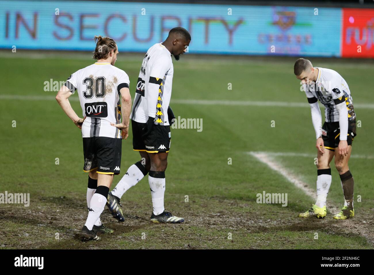 Charleroi's players look dejected during a postponed soccer match between Sporting Charleroi and Club Brugge KV, Friday 12 March 2021 in Charleroi, of Stock Photo