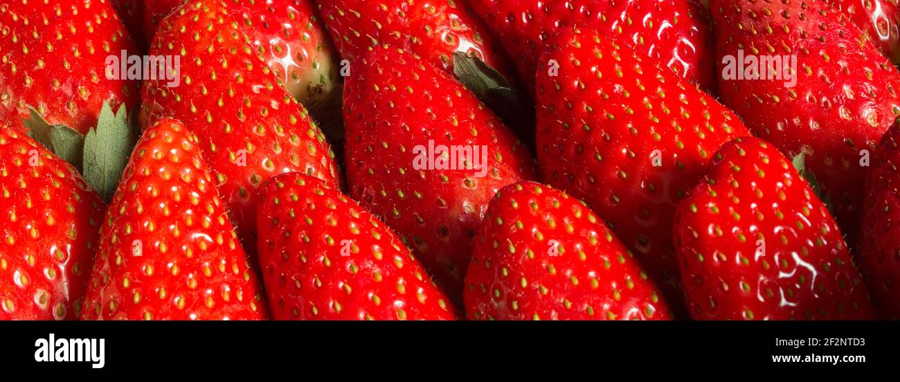 Strawberries texture hi-res stock photography and images - Alamy
