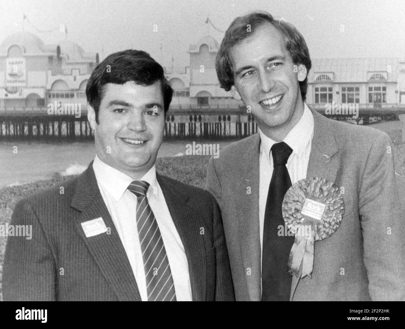 SDP DEFECTOR FELIX AUBEL WITH TORY CANDIDATE PATRICK ROCK CANVAS AT  THE PORTSMOUTH SOUTH BY ELECTION. PIC MIKE WALKER, 1984 Stock Photo
