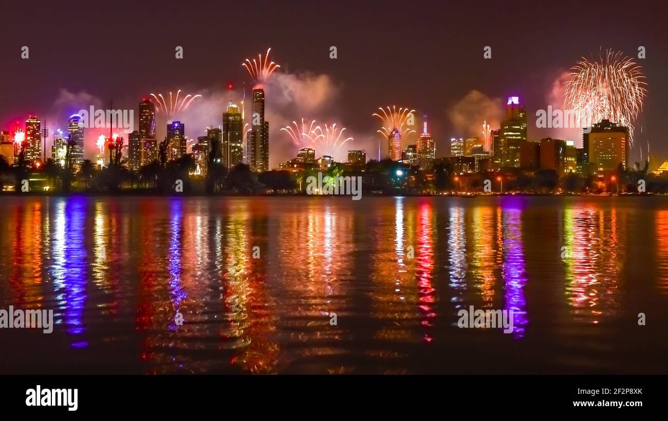 Melbourne NYE Fireworks viewed from Albert Park Lake Stock Photo Alamy