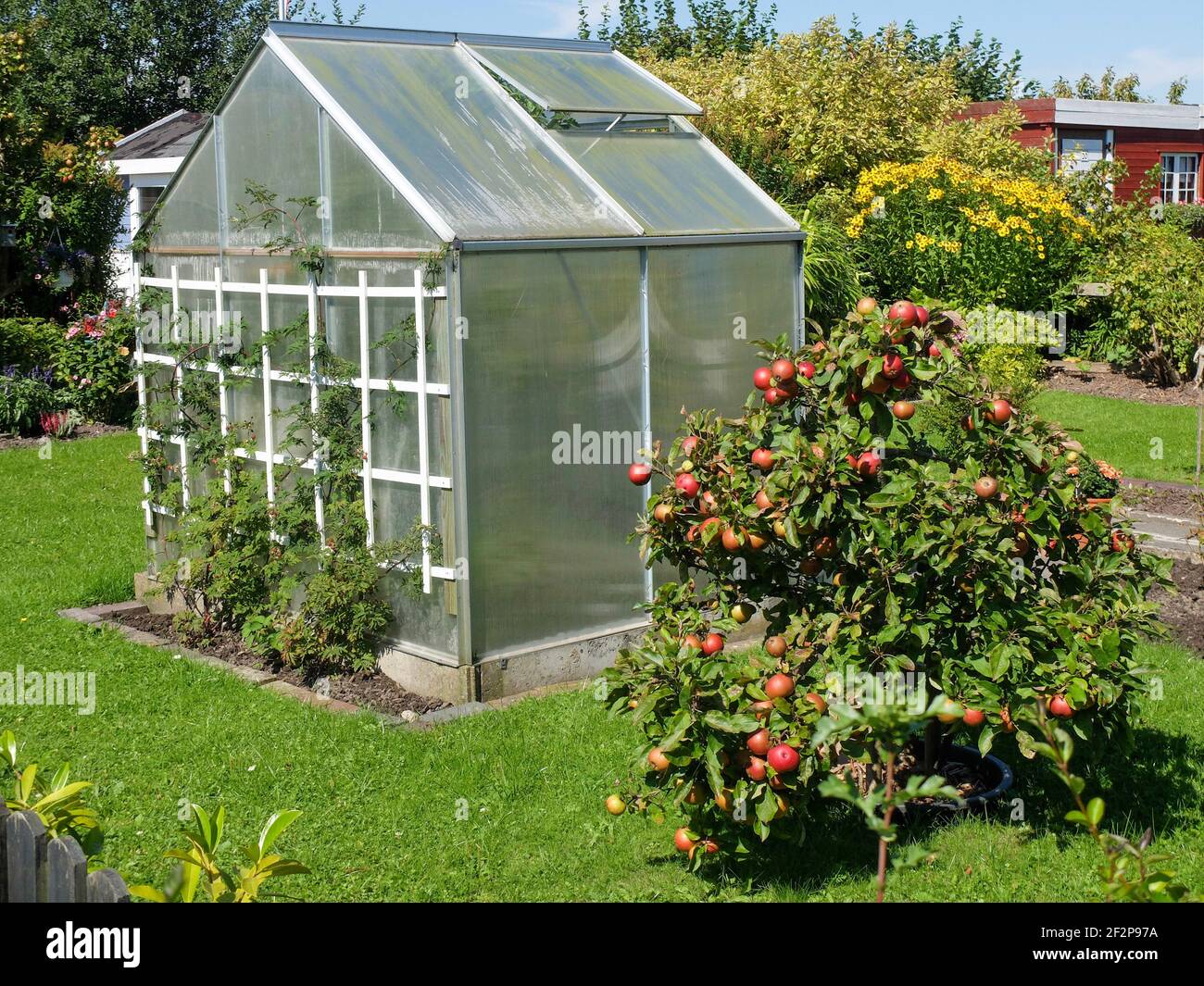 Kitchen garden with greenhouse hires stock photography and images Alamy