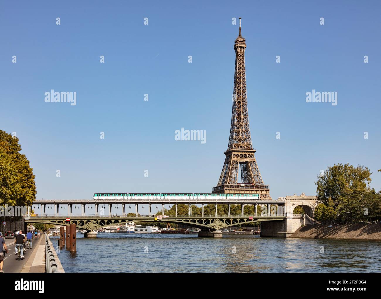 France, Paris, Eiffel Tower, metro drives over a bridge and crosses the Seine, railcars run on rubber tires Stock Photo