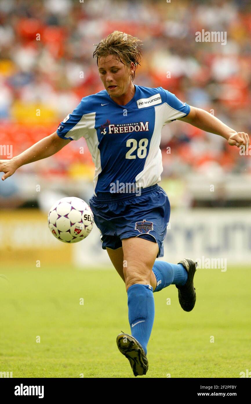 Mia Hamm in action for the Washington Freedom of the WUSA Stock Photo -  Alamy