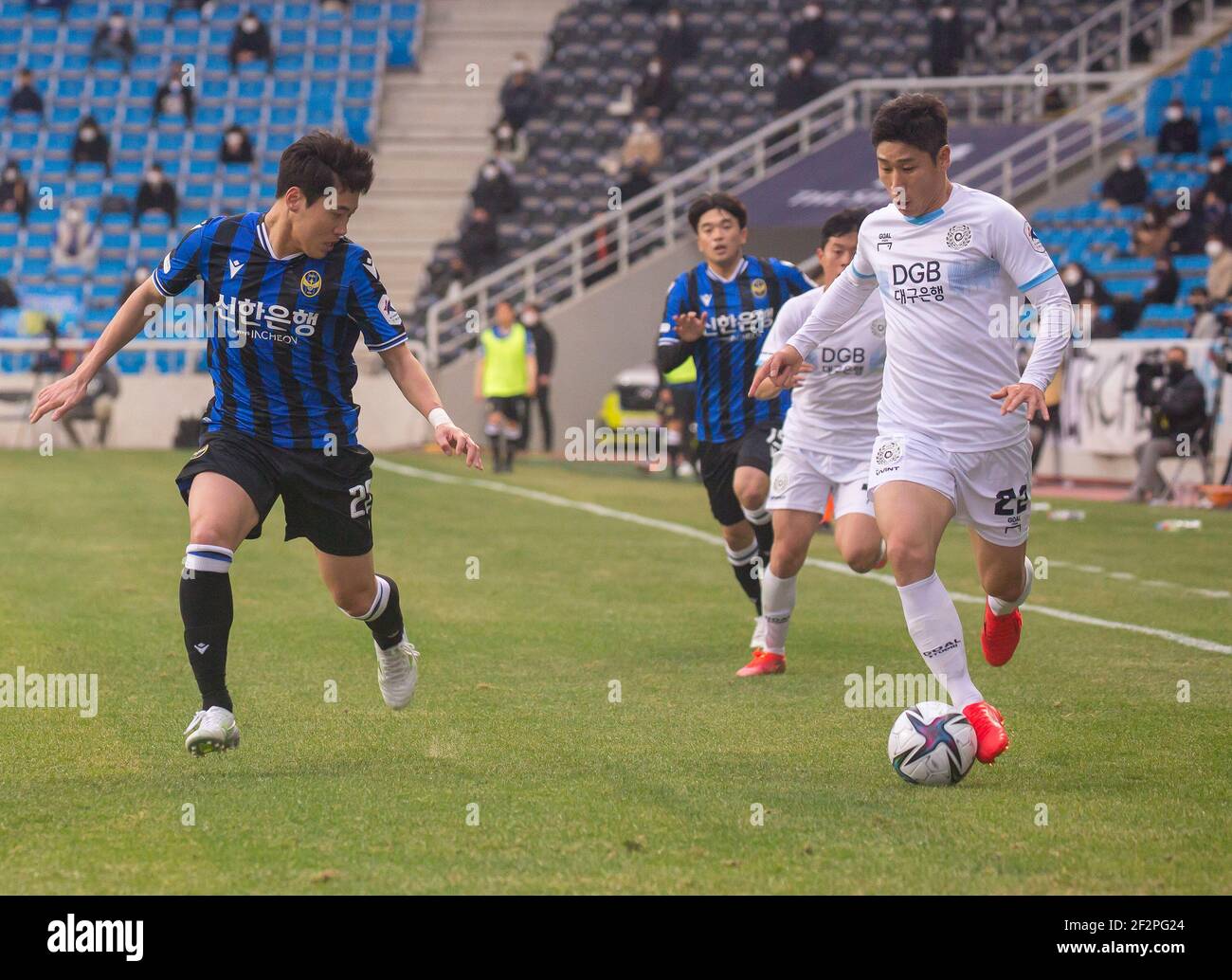 Incheon, South Korea. 06th Mar, 2021. Kim Jun-Yub (L) of Incheon United FC and Lee Keun-Ho (front R) of Daegu FC in action during the 2nd round of the 2021 K League 1 soccer match between Incheon United FC and Daegu FC at the Incheon Football Stadium.(Final score; Incheon United FC 2:1 Daegu FC) (Photo by Jaewon Lee/SOPA Images/Sipa USA) Credit: Sipa USA/Alamy Live News Stock Photo