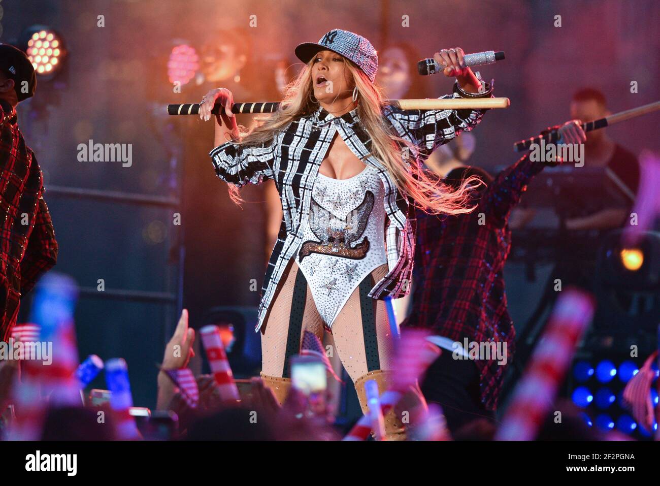 jennifer lopez macys 4th of july performance