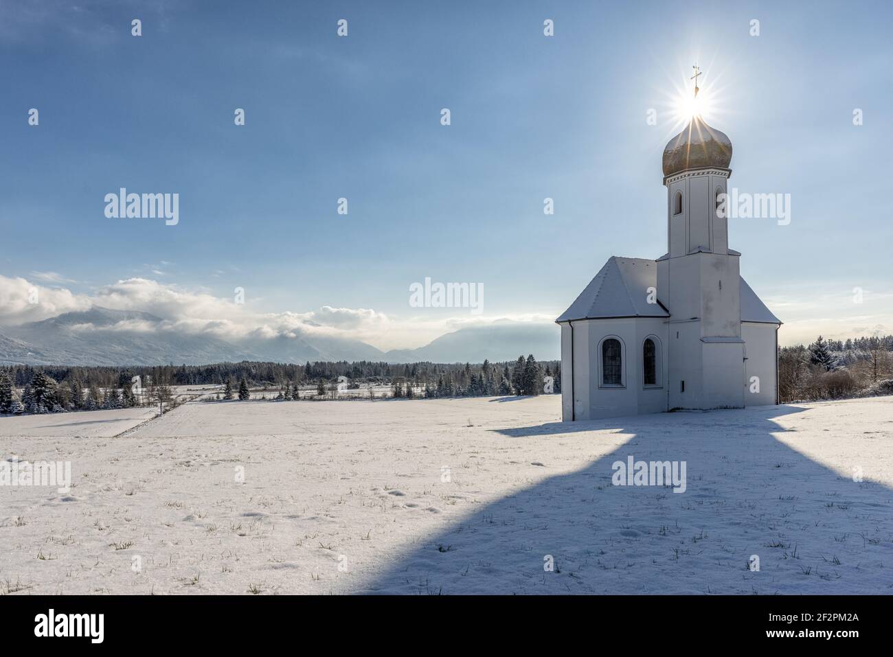 Sankt Johannisrain church with a view of the Bavarian Prealps Stock Photo