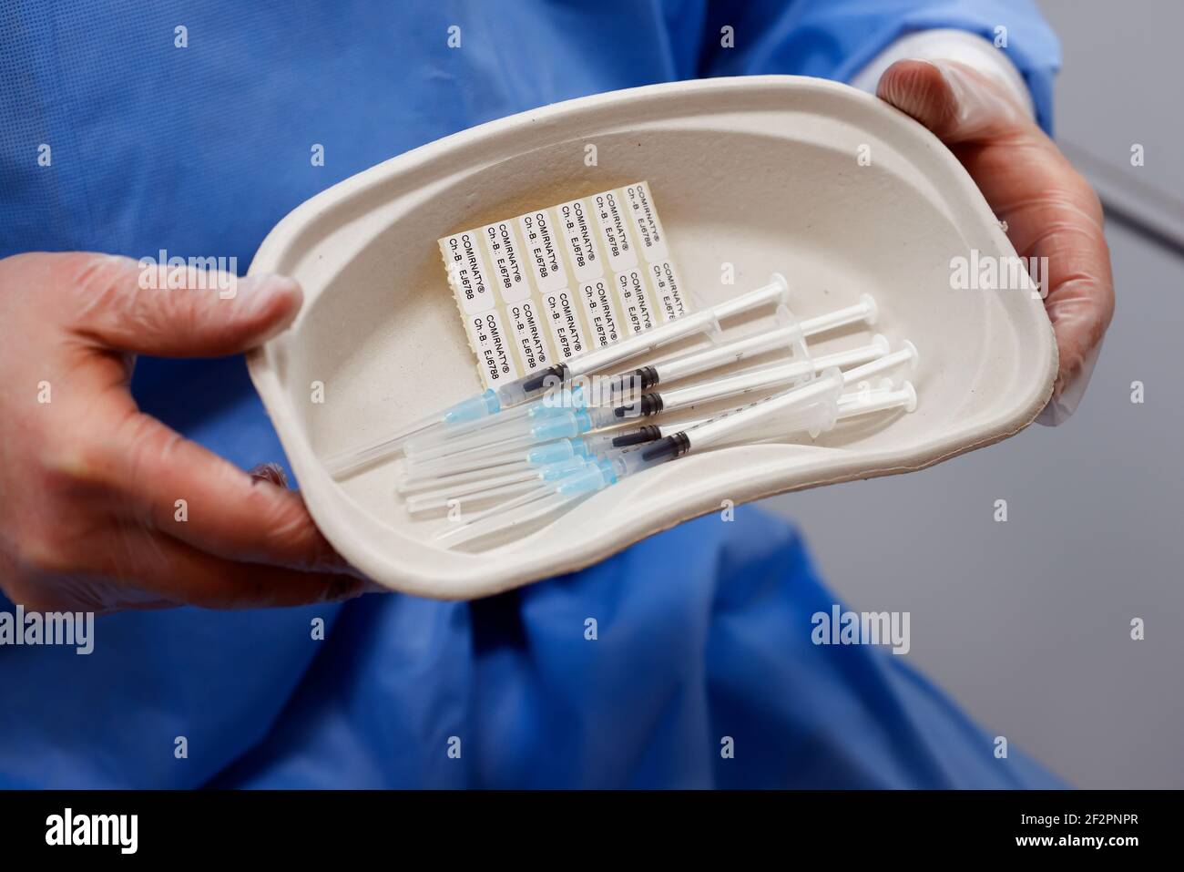 Essen, North Rhine-Westphalia, Germany - Vaccination start in the Corona Vaccination Center Essen, the vaccination syringes, BioNTech-Pfizer vaccine, 6 vaccination doses are drawn from an ampoule onto vaccination syringes. Stock Photo