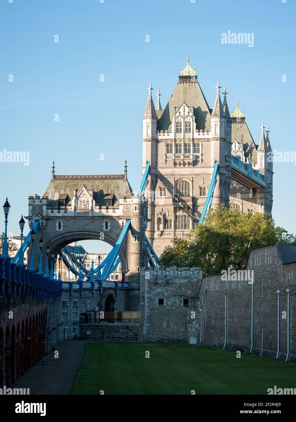 Tower of london moat hires stock photography and images Alamy