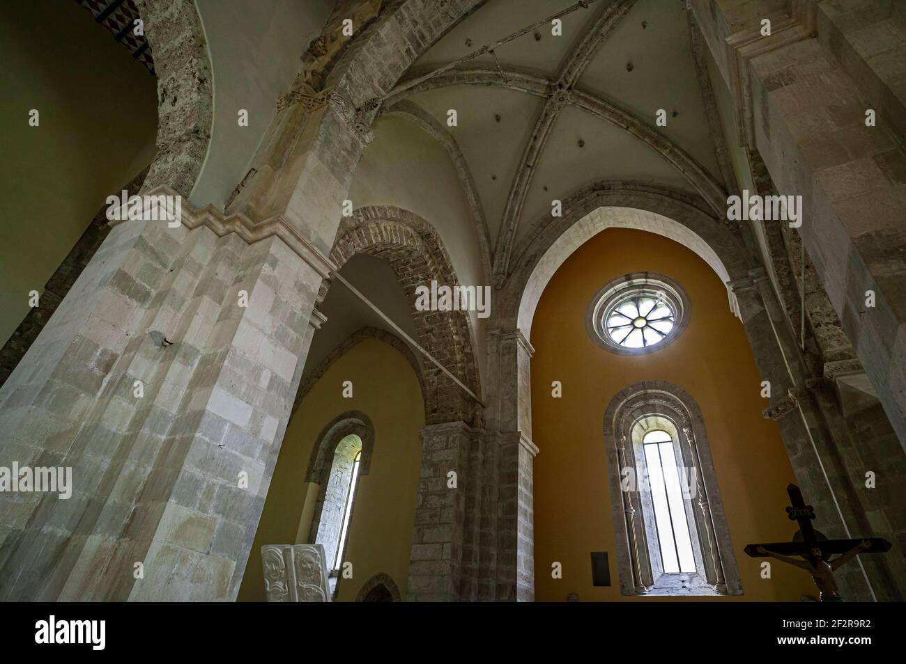 Upward view of the cross ceiling of the altar of the abbey of San Bartolomeo della Nora. Carpineto della Nora, Province of PEscara, Abruzzo, Italy, Eu Stock Photo