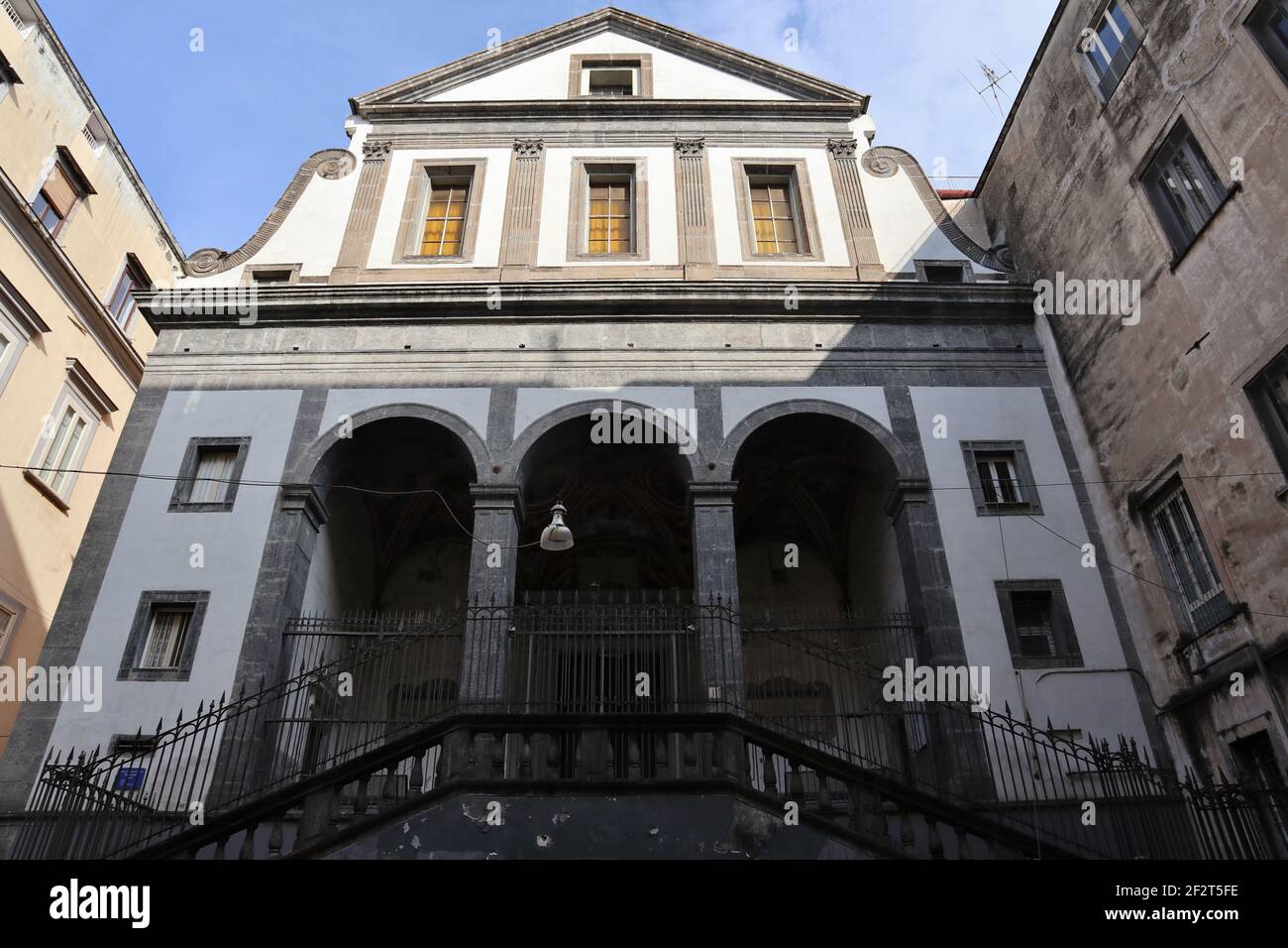 Napoli Facciata della Chiesa di Santa Maria Regina Coeli Stock Photo Alamy Napoli Facciata della Chiesa di Santa Maria Regina Coeli Stock Photo Alamy