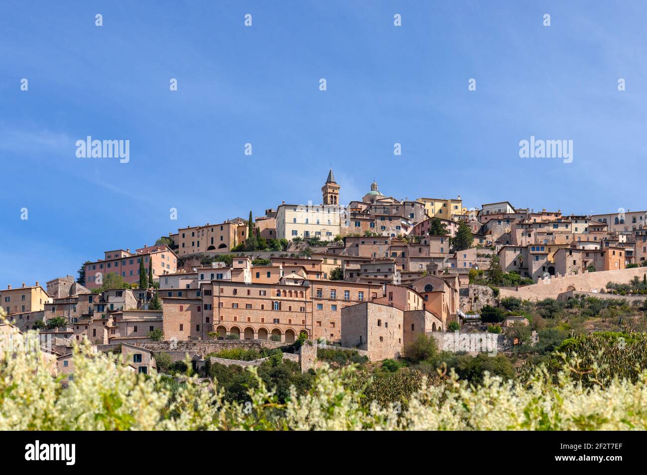 Beautiful panoramic view of the medieval hill town Trevi. Trevi ...