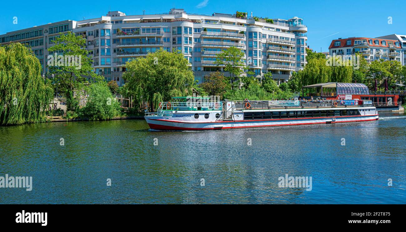 the spree with an excursion steamer on the spreebogen in berlin moabit, germany Stock Photo