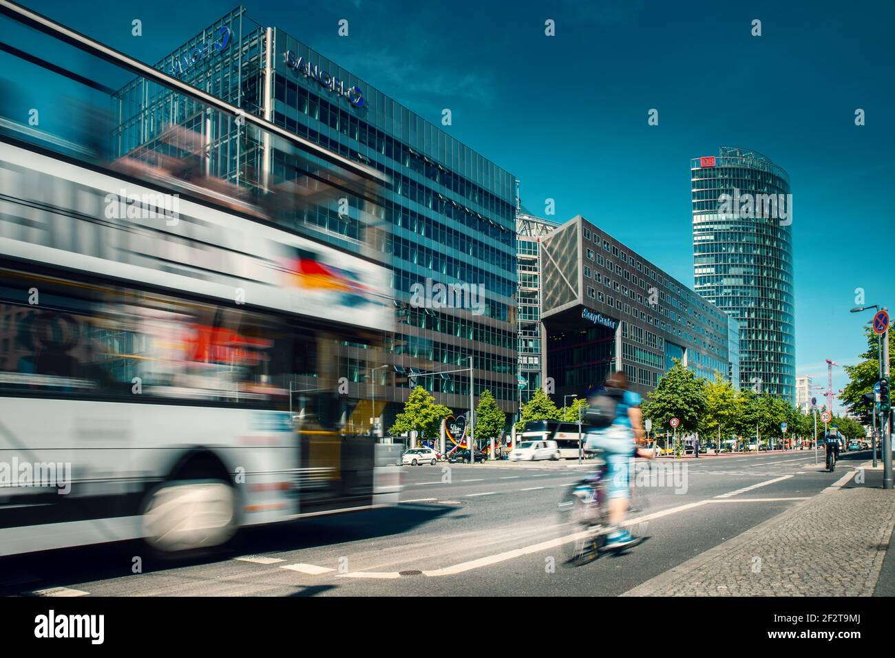 strassenverkehr mit bus und radfahrer am potsdamer platz in berlin Stock Photo