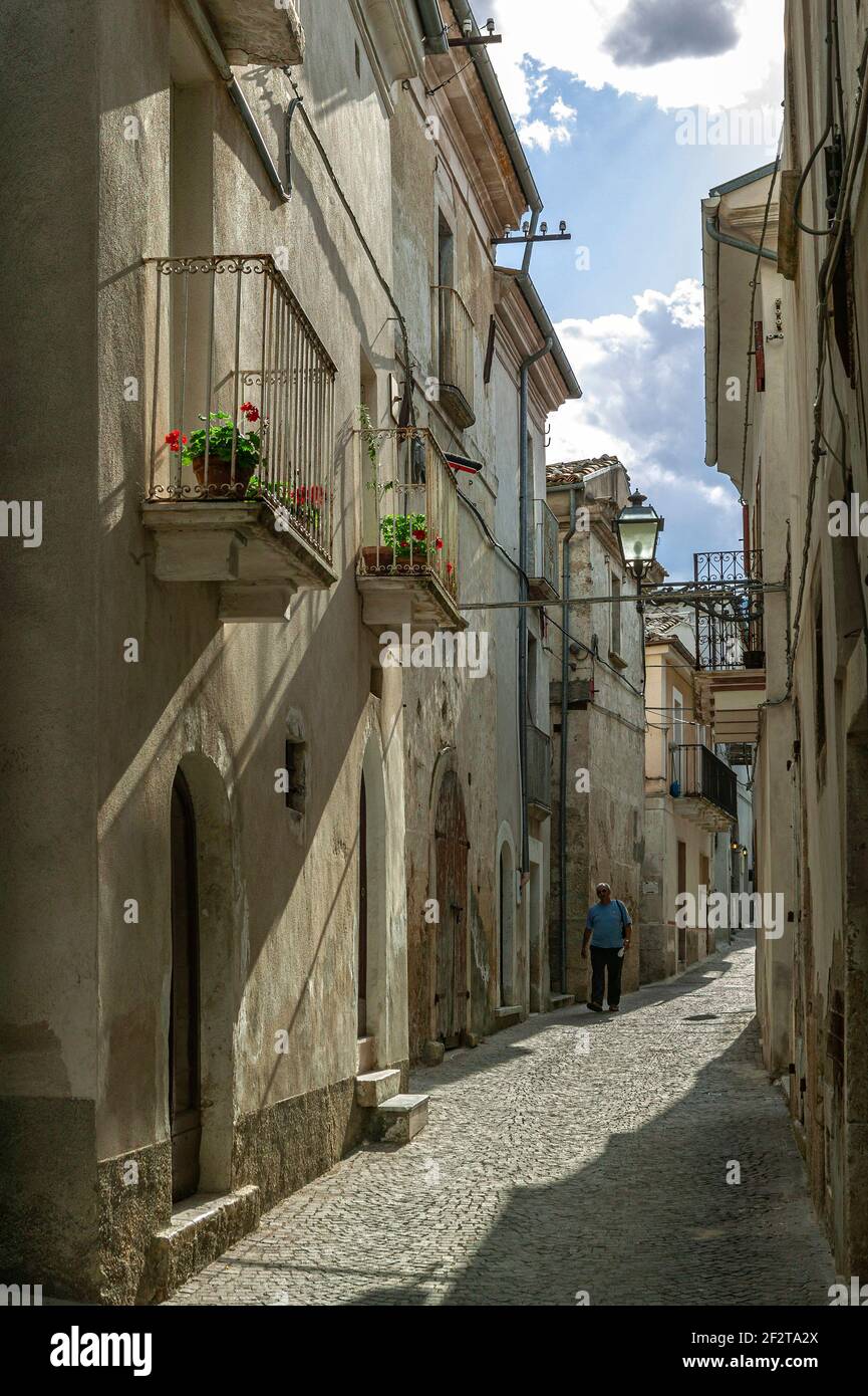 Alley in an old mountain town. Peace of mind as a way of life. Castiglione a Casauria, Pescara province, Abruzzo, Italy, Europe Stock Photo