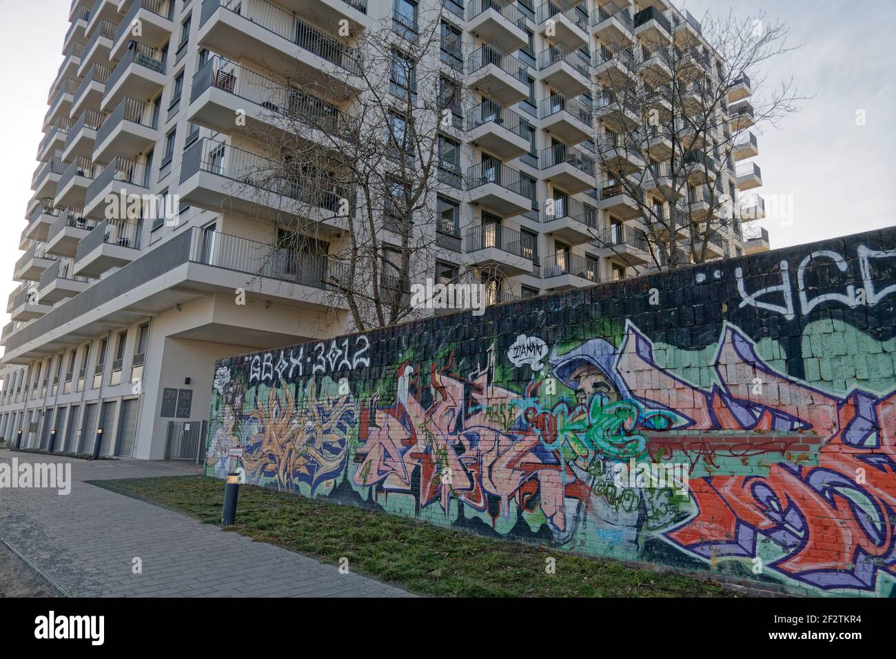 Neue Wohnanlage  an der East Side Gallery in Berlin-Friedrichshain, Stock Photo