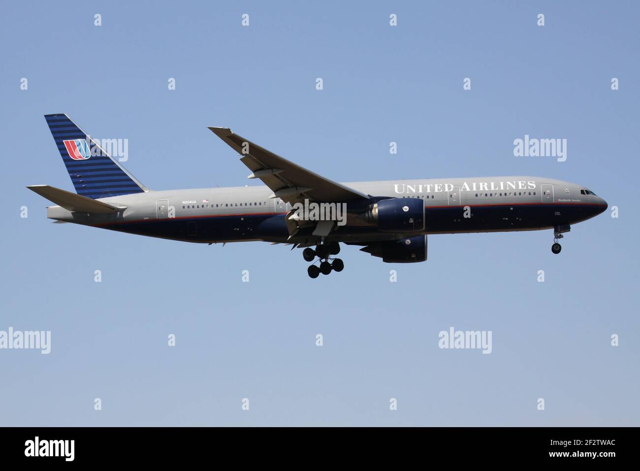 United airlines boeing 777 200 hi-res stock photography and