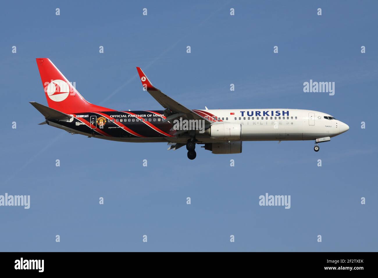 Turkish Airlines Boeing 737800 in Manchester United livery with