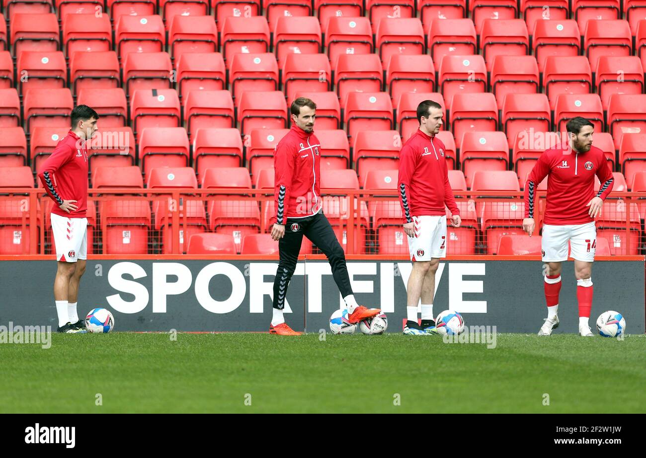 Charlton Athletic's Albie Morgan (left), Andrew Shinnie, Liam Millar and Conor Washington warming up prior to kick-off during the Sky Bet League One match at The Valley, London. Stock Photo