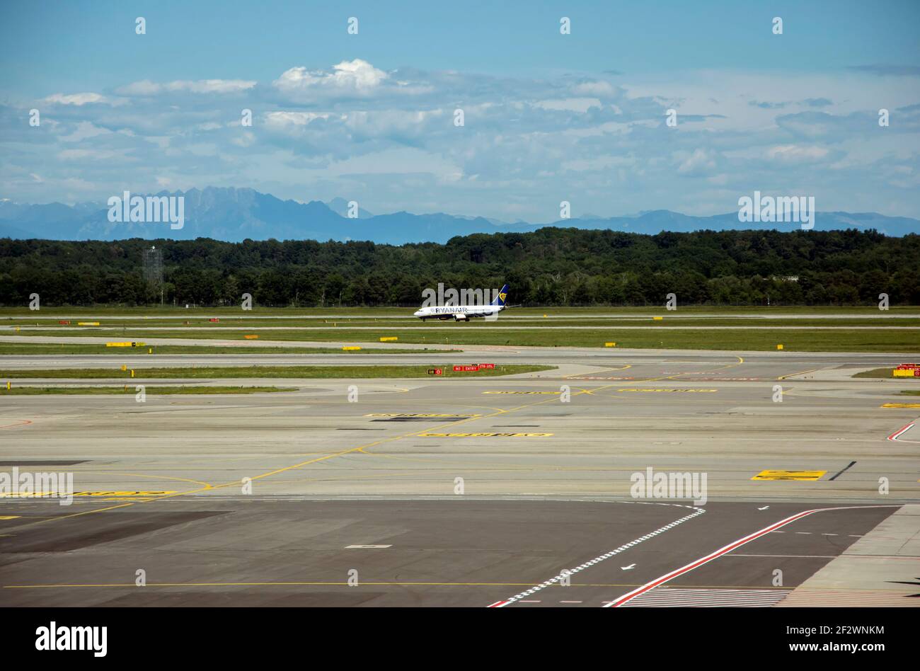 Malpensa Terminal 1 High Resolution Stock Photography and Images - Alamy