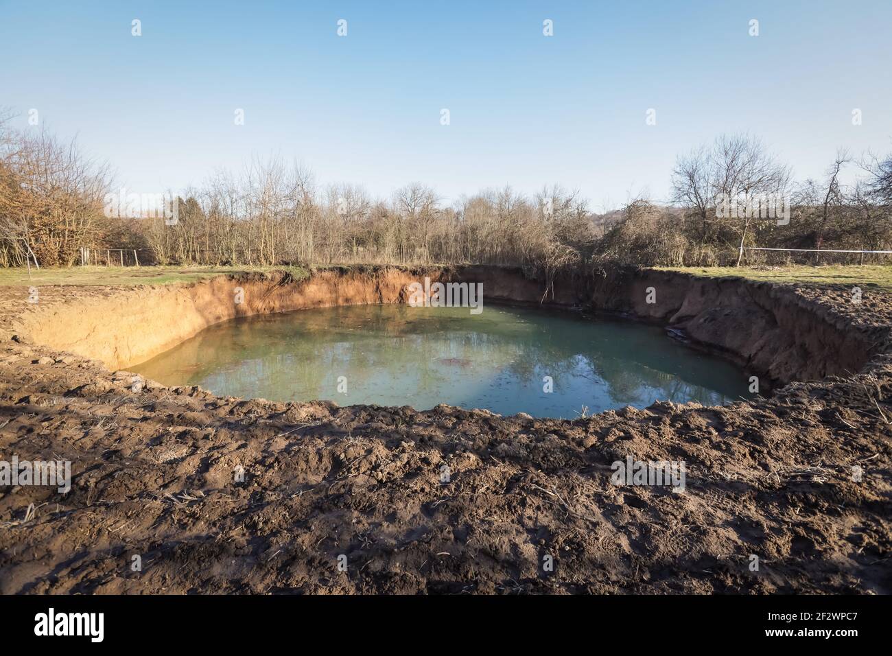 Crack ground nobody earthquake hi-res stock photography and images - Alamy