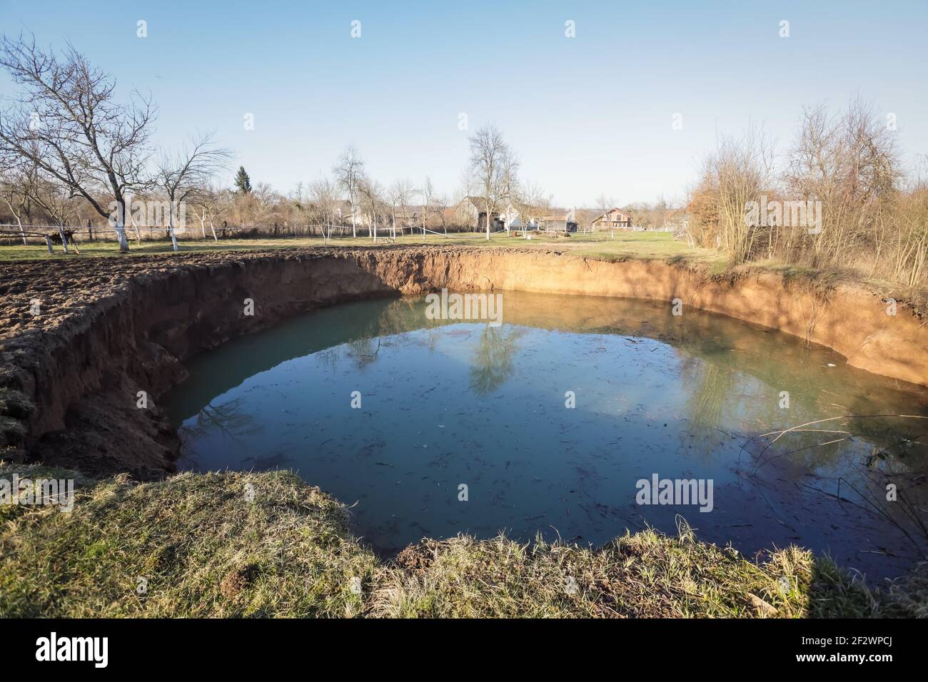 Crack ground nobody earthquake hi-res stock photography and images - Alamy