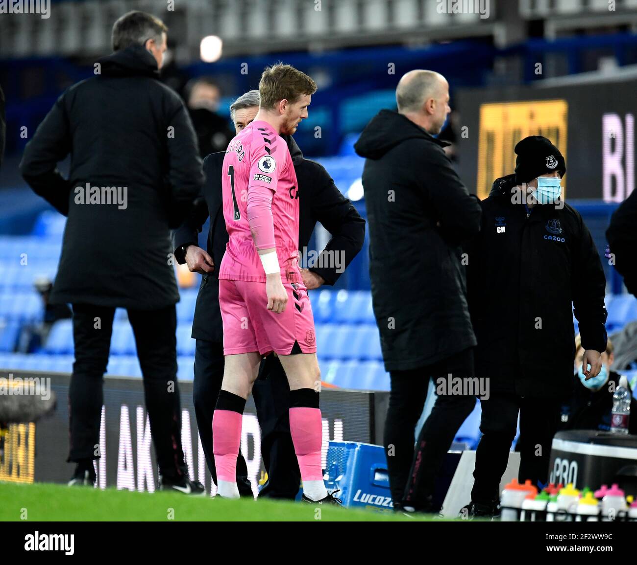 Everton Goalkeeper Jordan Pickford Leaves The Field Of Play With An everton-goalkeeper-jordan-pickford-leaves-the-field-of-play-with-an