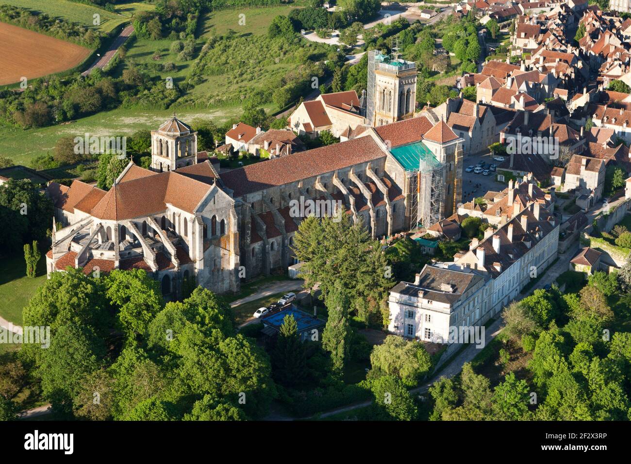 Aerial view of Sainte-Marie-Madeleine Basilica in Vézelay, Yonne department 89450, Bourgogne-Franche-comté region, France - Stock Image