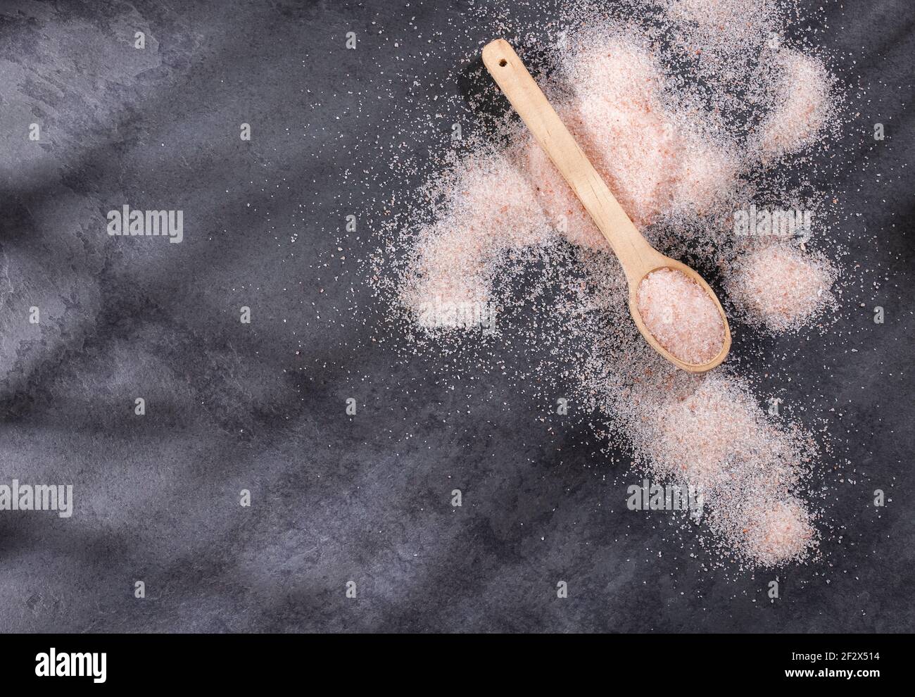Pink Himalayan sea salt fine grain and crystals Stock Photo Alamy