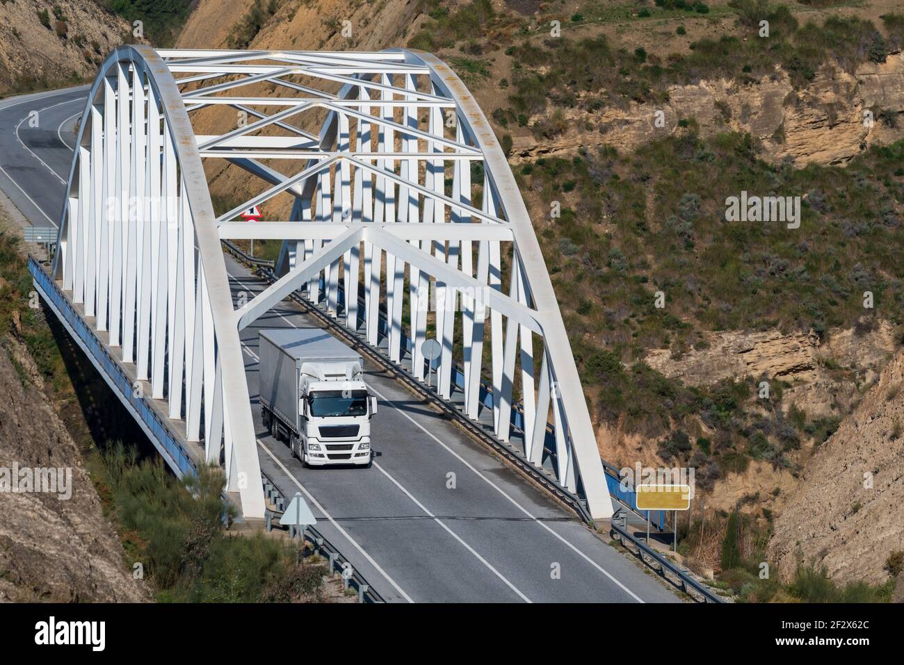 Iron arch road bridge hi-res stock photography and images - Alamy