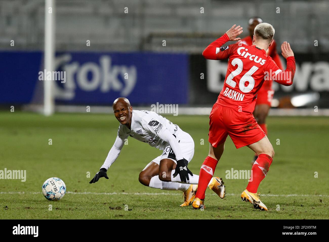 Eupen's Knowledge Musona and Standard's Nicolas Raskin fight for the