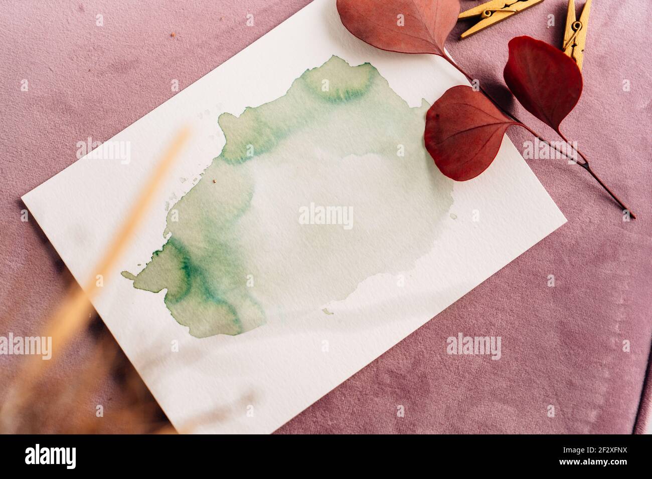 Mock Up, Farbklecks grün, Aquarell, splash of colour Stock Photo - Alamy, image size:1300x956