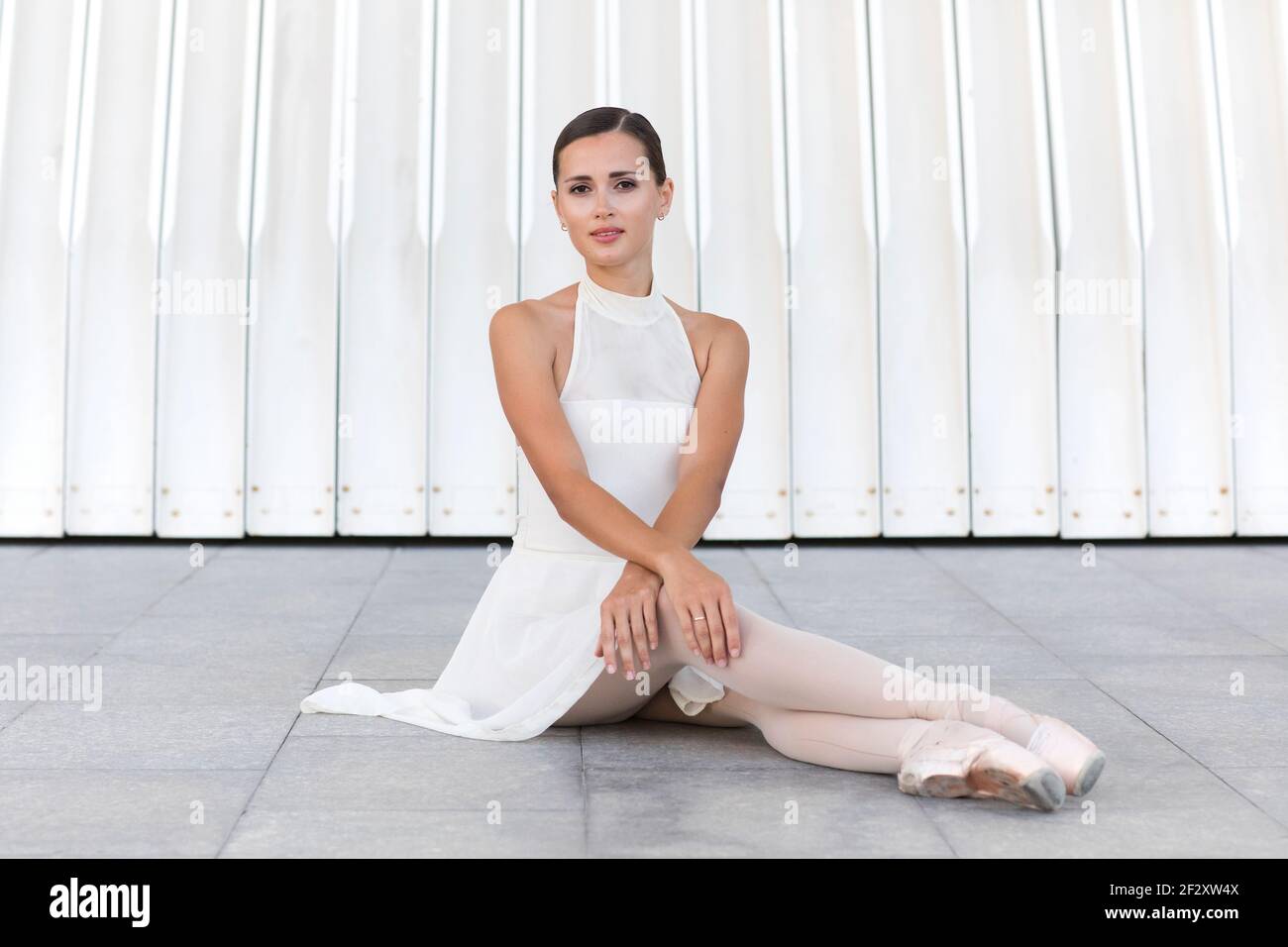 Трактор балерина. Nanny look at my ballerina. Студия боди балет логотип. My toys английский 2 класс spotlight. Диалоги в учебниках английского языка.