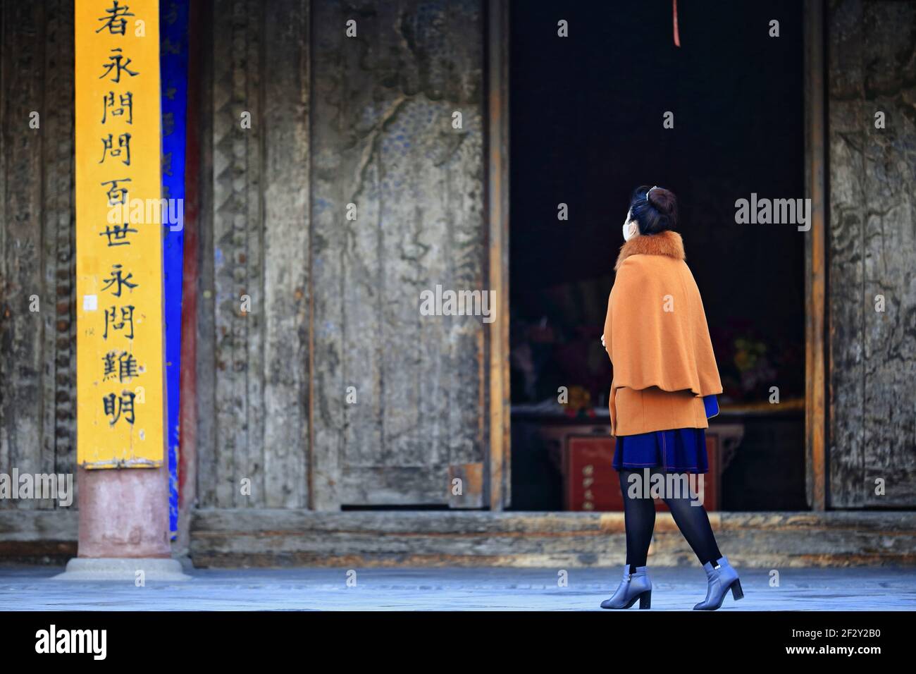 Chinese woman-W.door Reclining Buddha Hall-Dafo Si Great Buddha Temple. Zhangye-Gansu-China-1249 Stock Photo