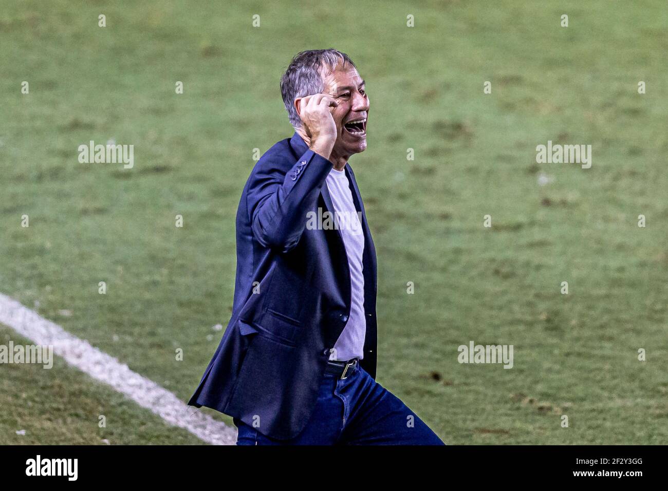 Santos, Brazil. 13th Mar, 2021. The coach Ariel Holan in the match between Santos and Ituano valid for the 4th round of the Paulista Championship Football Series A, held at Estádio Urbano Caldeira, Vila Belmiro, on the night of this Saturday, March 13, 2021. Credit: Van Campos/FotoArena/Alamy Live News Stock Photo