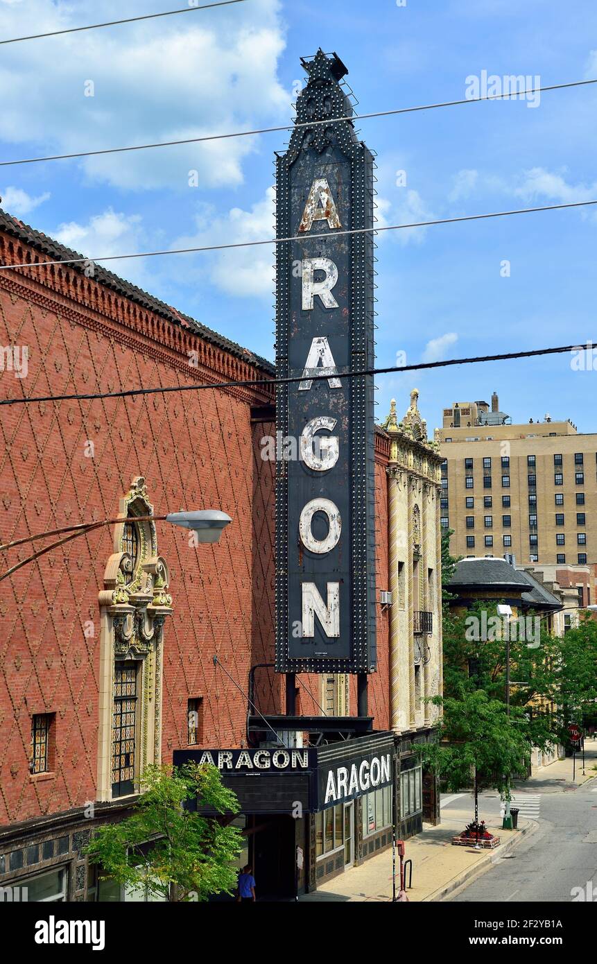 Chicago theater signs hi-res stock photography and images - Alamy