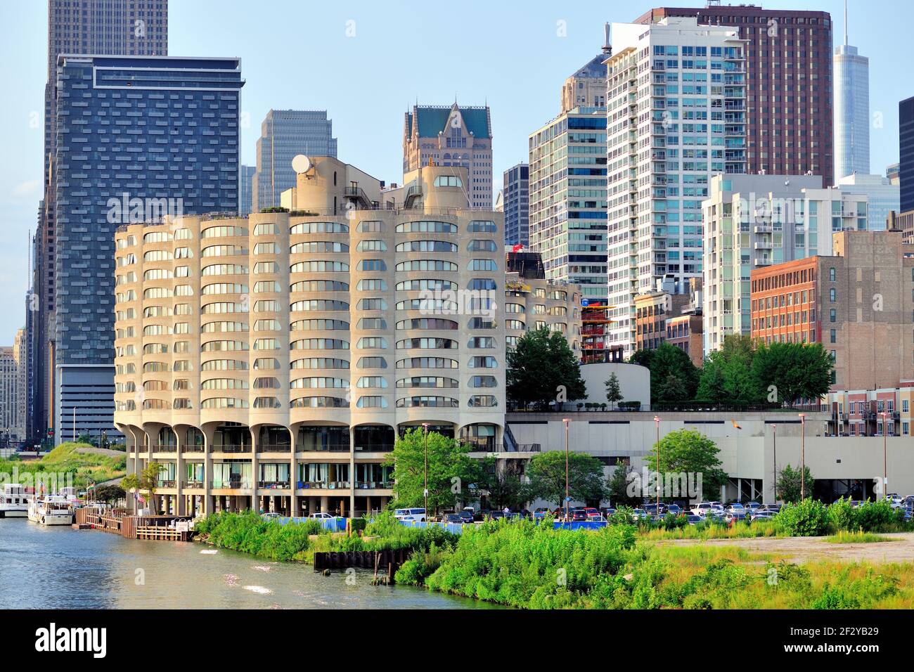 Chicago, Illinois, USA. The distinctive River City apartment building along the South Branch of the Chicago River. The building was built in 1986 Stock Photo