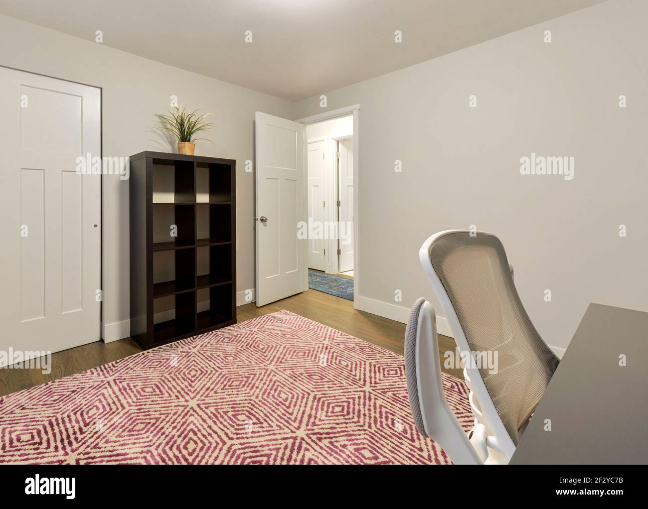 Modern residential home hi-res stock photography and images - Alamy