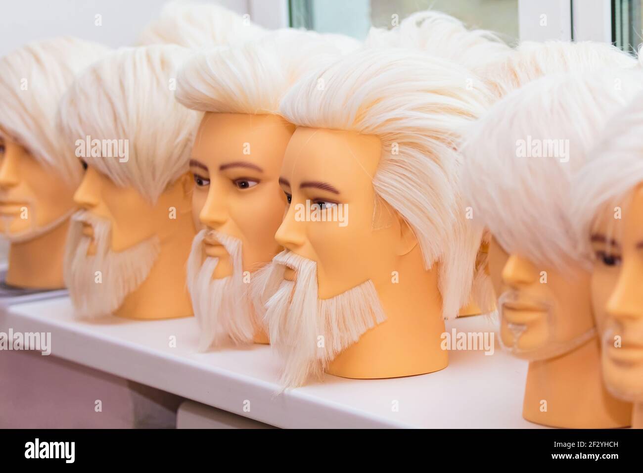 Mannequin Head With Silver And Dark Wig Stock Photo - Download Image Now -  Adult, Adults Only, Bangs - Hair - iStock