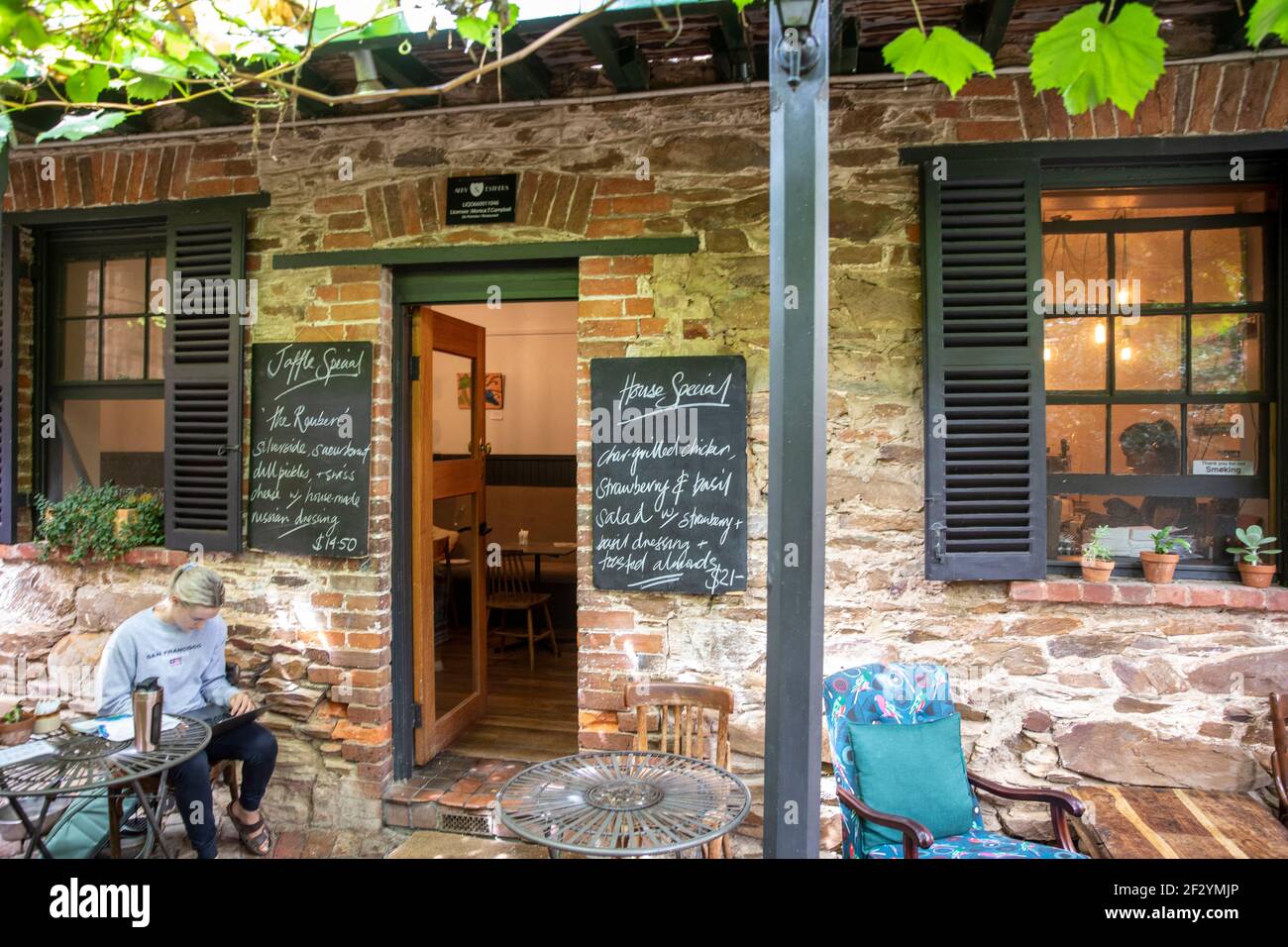Mudgee town centre and rustic australian cafe and restaurant,Mudgee,Australia Stock Photo